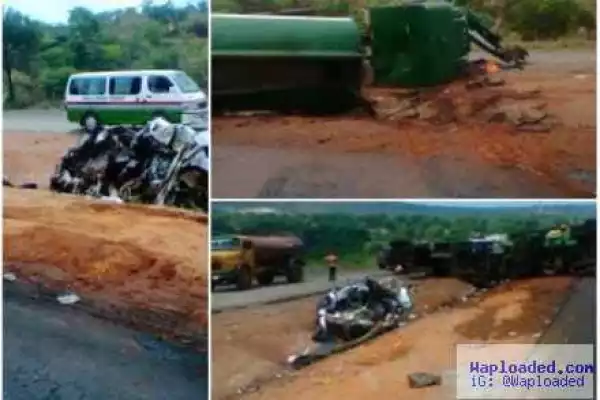 Tragedy!! See Photo Of Fetal Accident Along 9th Mile Enugu State [Graphic Photos]
